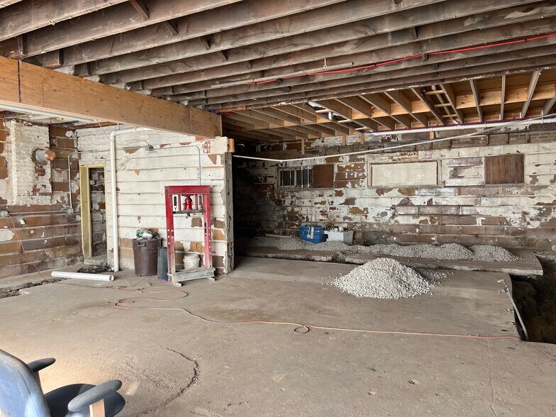 More Photos Of 1605 Broadway, Lorain Storefront Retail Residential For Sale