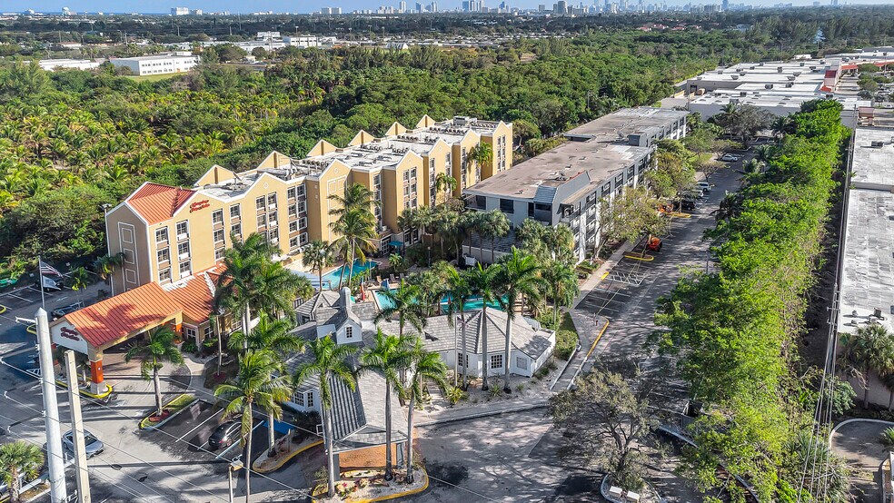 More Photos Of 2520 Stirling Rd, Hollywood Hotel For Sale