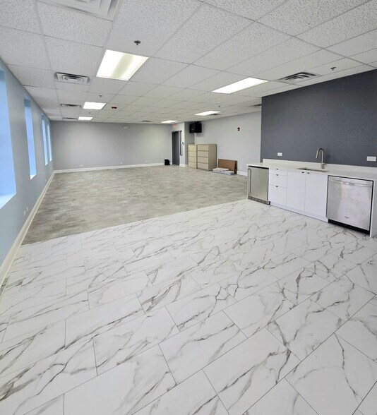 More Photos Of 2111-2115 Chestnut Ave, Glenview Office For Sale