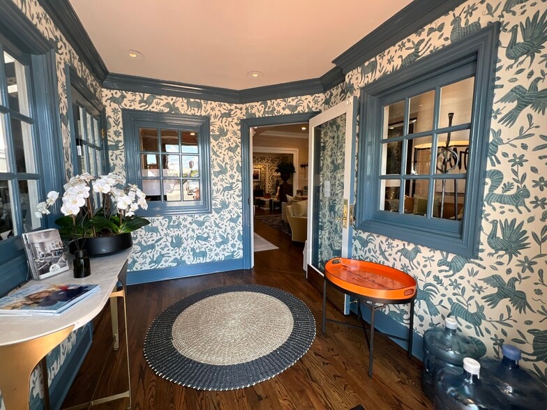 More Photos Of 21 South Ave, New Canaan Storefront Retail Office For Lease