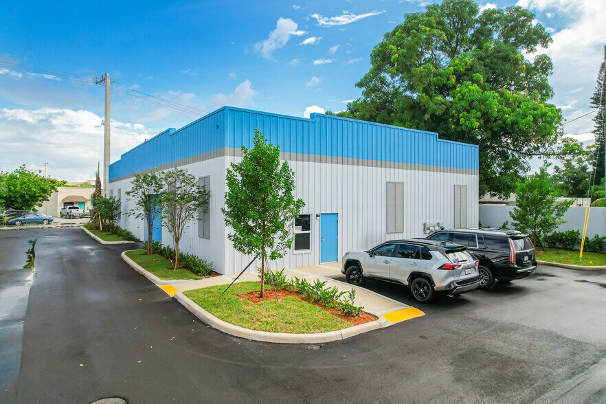 More Photos Of 621 NE 1st Ave, Pompano Beach Warehouse For Sale