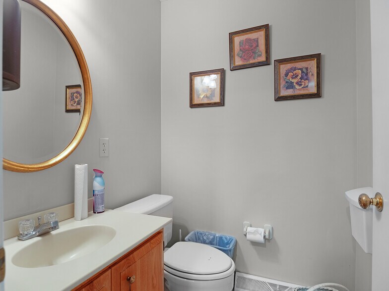 More Photos Of 644 E Main St, Palmyra Office For Sale