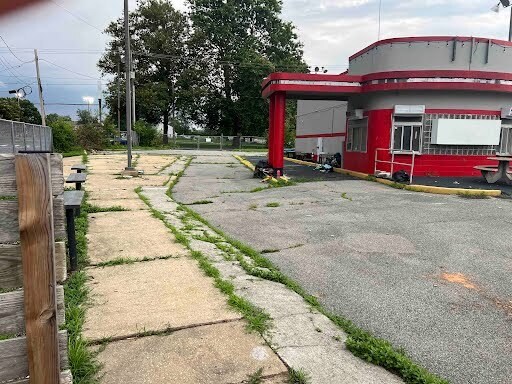 More Photos Of 1609 Northeast Blvd, Wilmington Restaurant For Sale