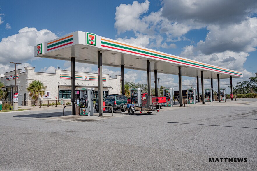 More Photos Of 16161 Spring Hill Dr, Brooksville General Retail For Sale