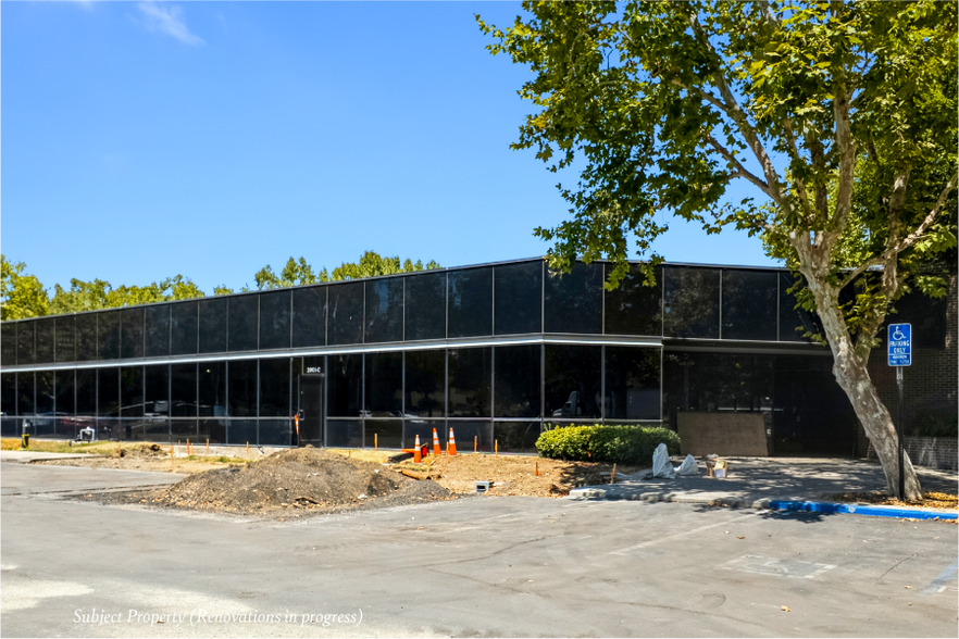 More Photos Of 20931 Burbank Blvd, Woodland Hills Office For Sale