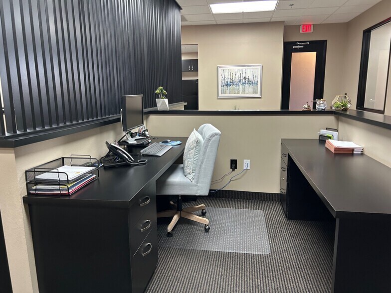 More Photos Of 50 S Stephanie St, Henderson Office For Lease