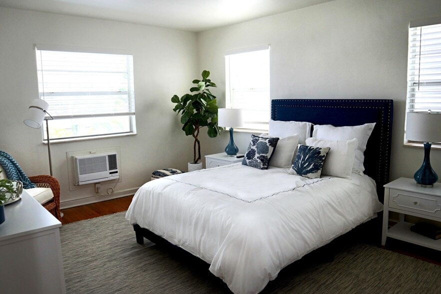 More Photos Of 172 N County Rd, Palm Beach Apartments For Sale