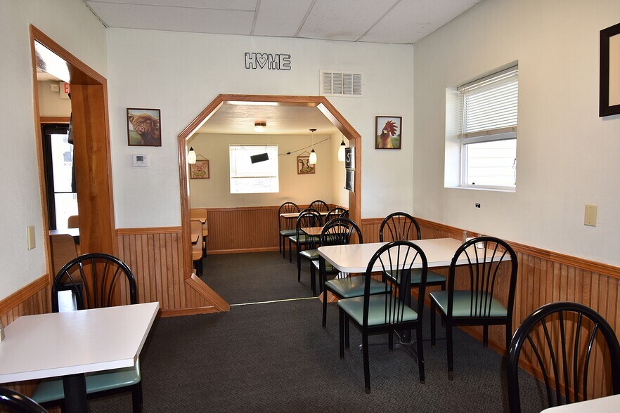 More Photos Of 1826 1st St W, Independence Restaurant For Sale