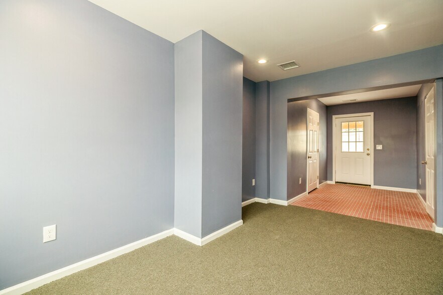 More Photos Of 250 Warren St, Beverly Storefront Retail Residential For Sale