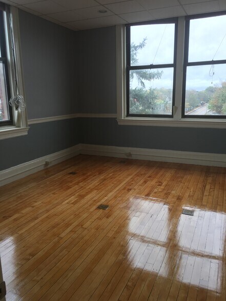 More Photos Of 1 Westinghouse Plz, Hyde Park Office For Lease