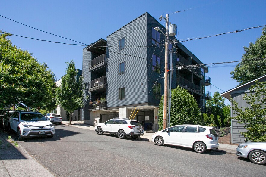 More Photos Of 1407 SE Cora St, Portland Restaurant For Sale
