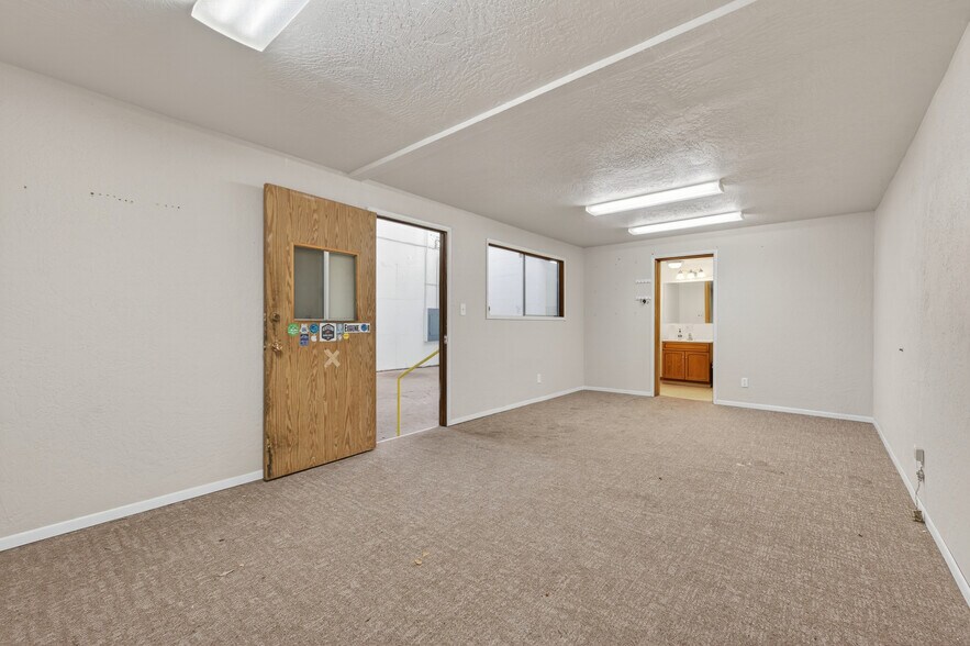 More Photos Of 2150 Cross St, Eugene Service For Lease