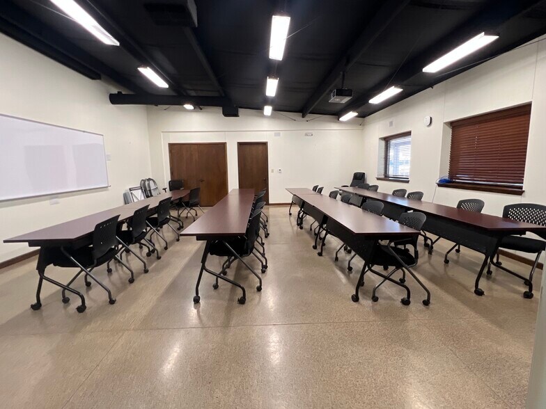 More Photos Of 4301 Danhil Dr, Brownwood Manufacturing For Lease
