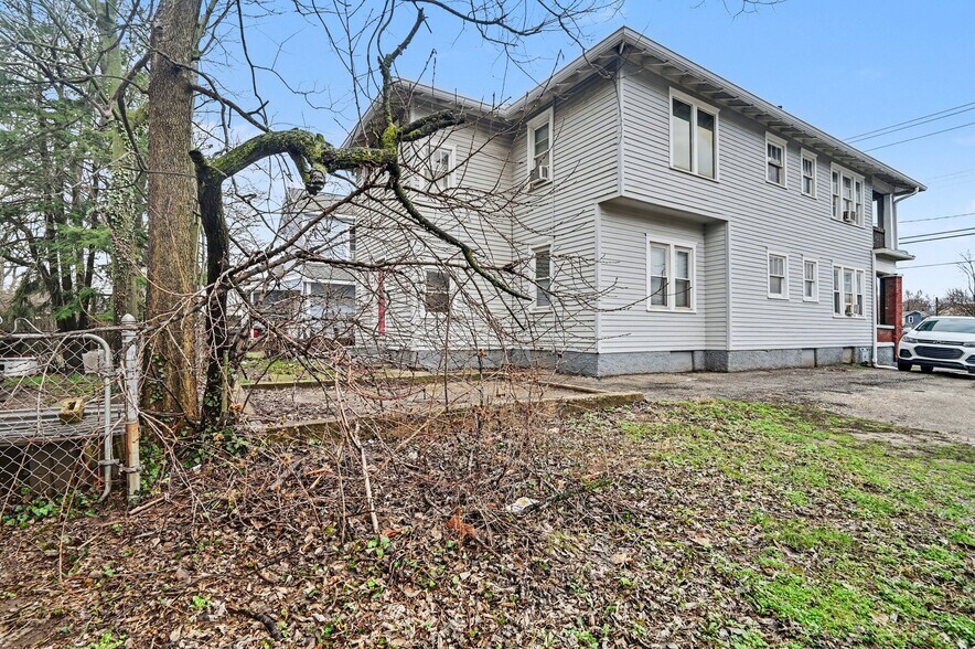 More Photos Of 1830 Woodlawn Ave, Middletown Specialty For Sale