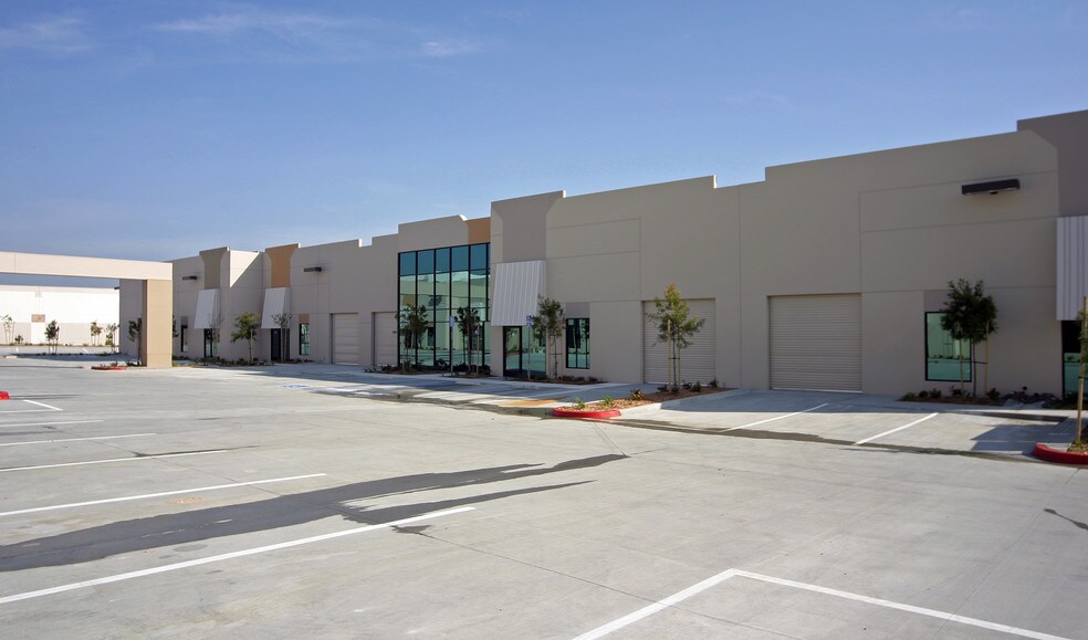 More Photos Of 42065 Zevo Dr, Temecula Warehouse For Sale