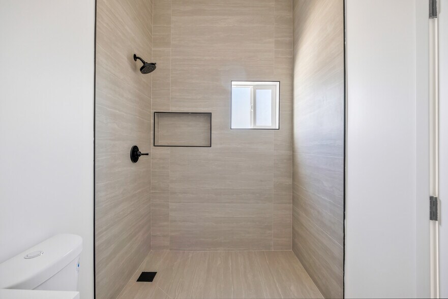 More Photos Of 10905 Dalerose Ave, Inglewood Multifamily For Sale