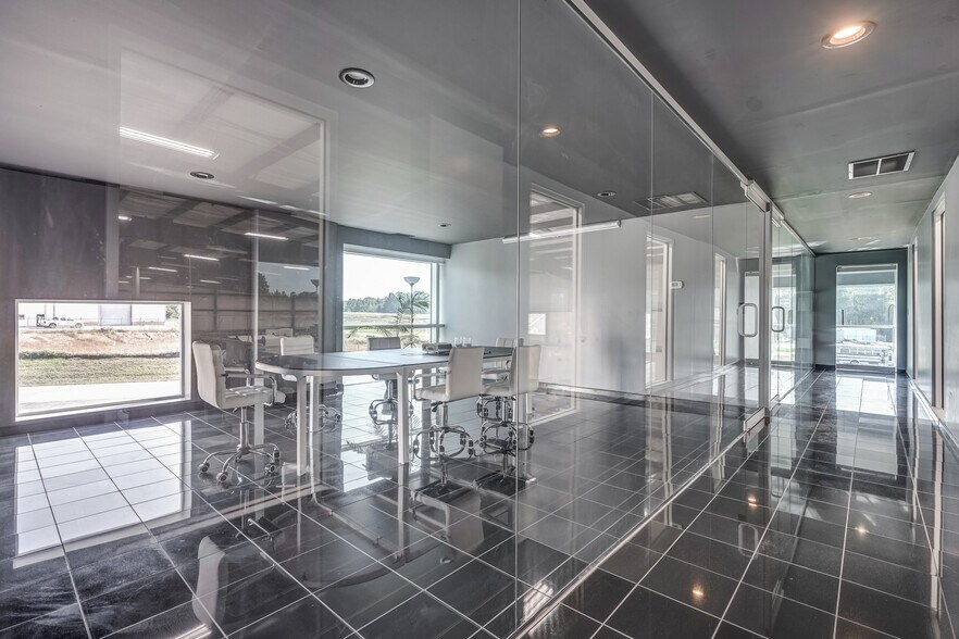 More Photos Of 48 Zion Station Ct, Troy Warehouse For Lease