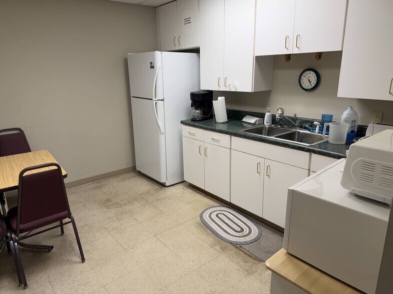 More Photos Of 1612 Congress Pky S, Athens Bank For Sale