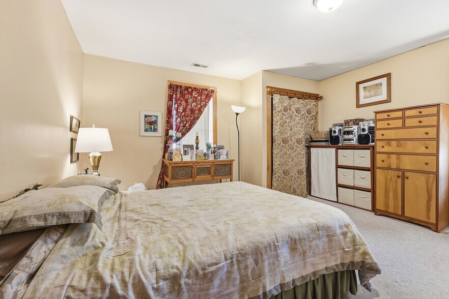 More Photos Of 196 S Main St, Potosi General Retail For Sale