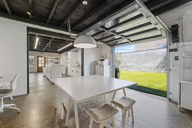 More Photos Of 1630 Aviation Blvd, Redondo Beach Loft Creative Space For Sale