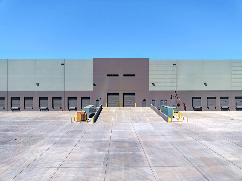 More Photos Of 1150 N Perryville Rd, Goodyear Warehouse For Lease