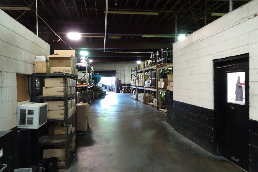 More Photos Of 4820 Rozzelles Ferry Rd, Charlotte Manufacturing For Lease