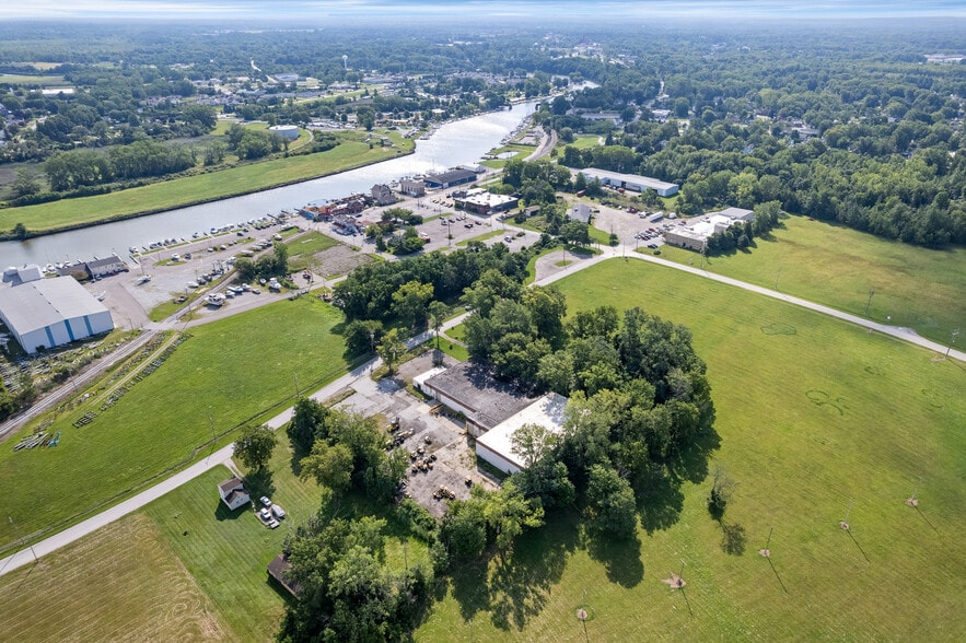 More Photos Of 60 Williams St, Grand River Warehouse For Sale