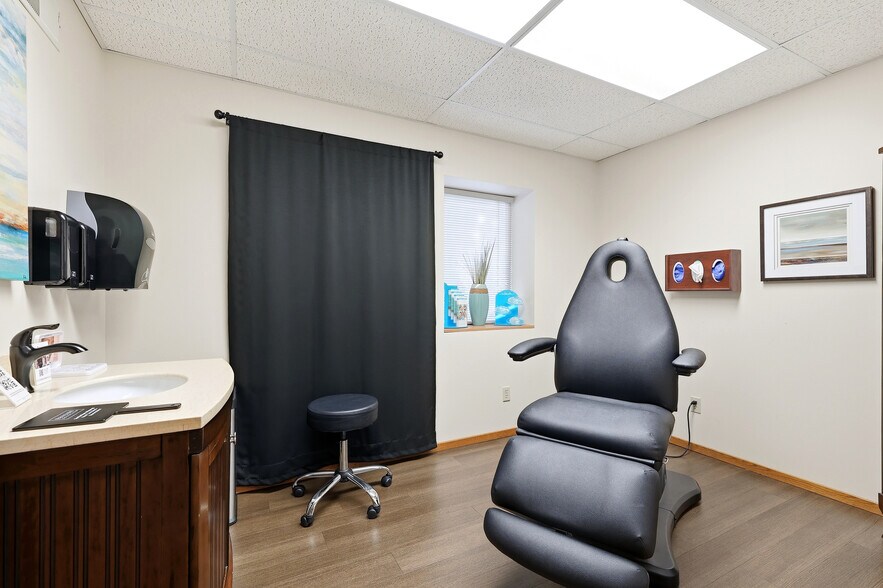 More Photos Of 1840 Post Rd, Plover Storefront Retail Office For Sale