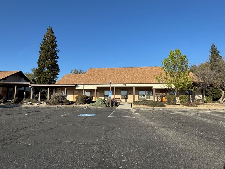 More Photos Of 31975-31985 Lodge Rd, Auberry Medical For Lease