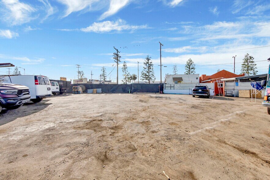 More Photos Of 11316-11318 S Vermont Ave, Los Angeles Storefront For Sale