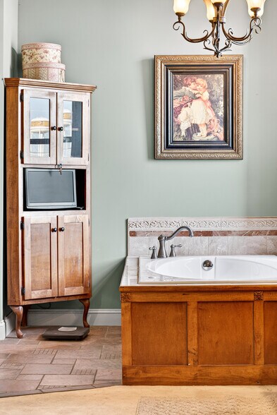 More Photos Of 109 7th Ave E, Springfield Flex For Sale