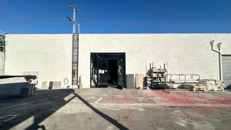 More Photos Of 11079 Tuxford St, Sun Valley Industrial For Lease