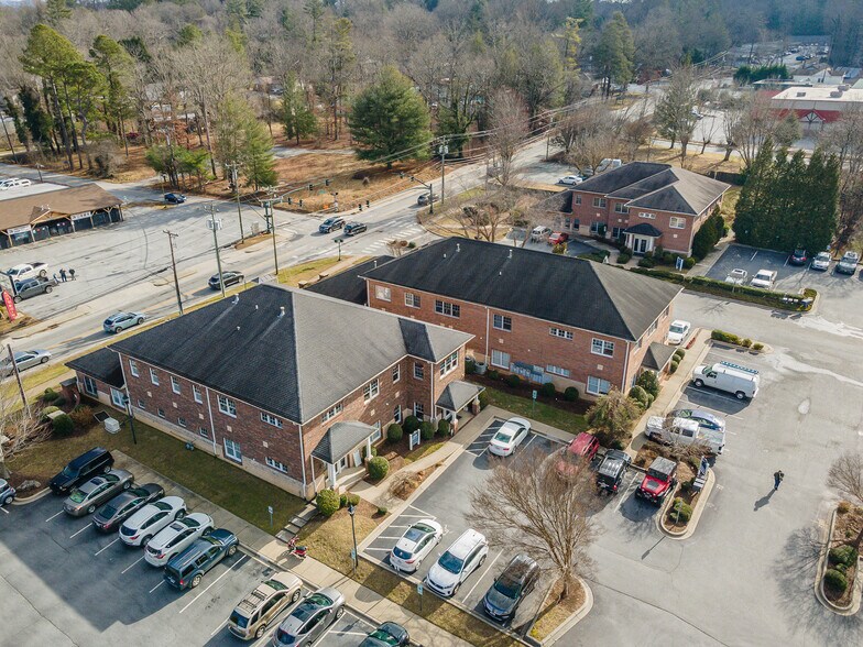 More Photos Of 110 Chadwick Square Ct, Hendersonville Medical For Sale