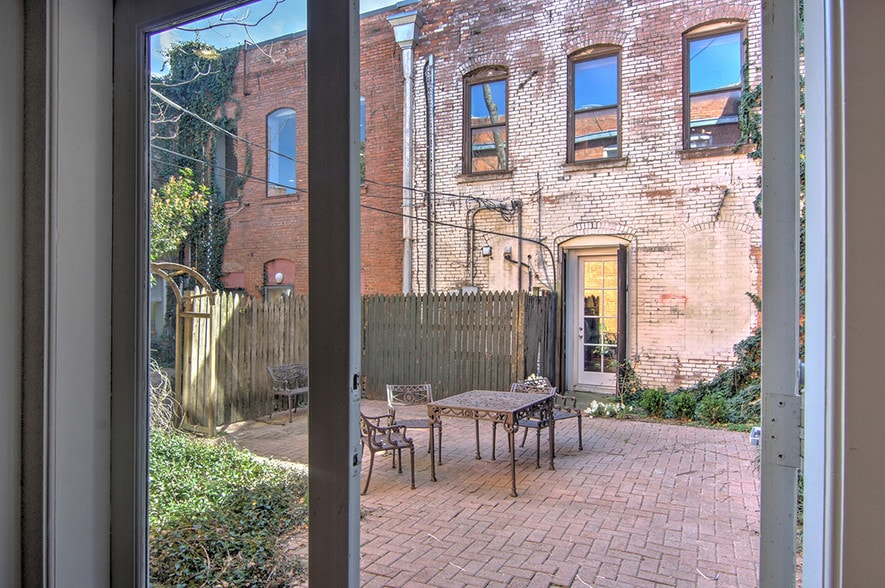 More Photos Of 103 E Virginia St, McKinney Storefront Retail Office For Lease