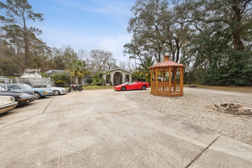 More Photos Of 8463 Beach Blvd, Jacksonville Freestanding For Lease