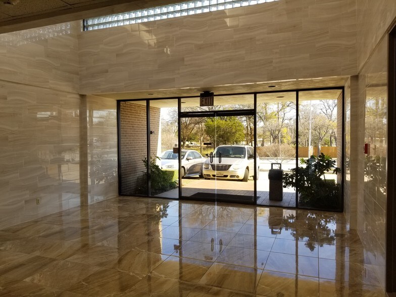More Photos Of 515 N Cedar Ridge Dr, Duncanville Office For Lease