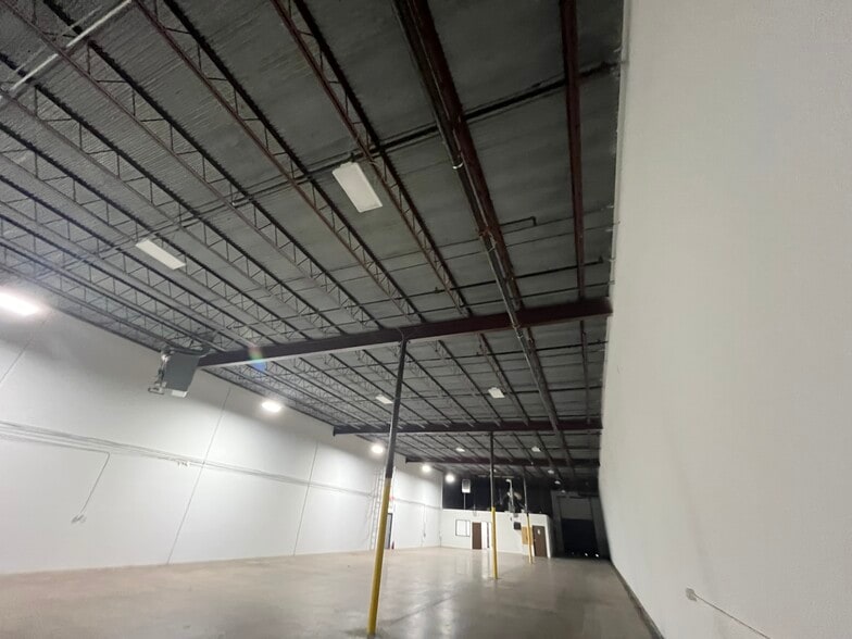More Photos Of 4220-4232 Charter Ave, Oklahoma City Warehouse For Lease