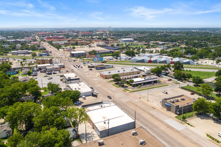 More Photos Of 1715-1721 W Berry St, Fort Worth Storefront Retail Office For Lease