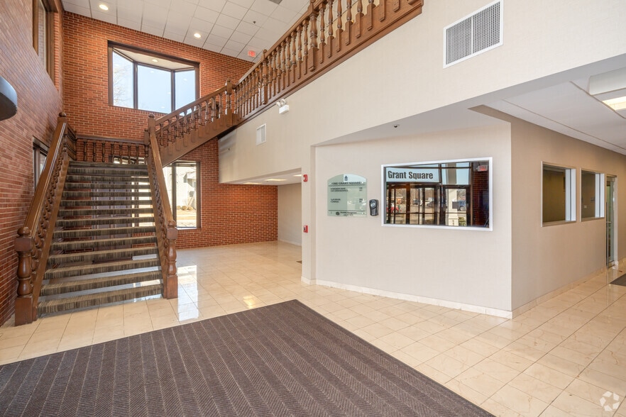 More Photos Of 1-10 Grant Sq, Hinsdale Storefront Retail Office For Lease