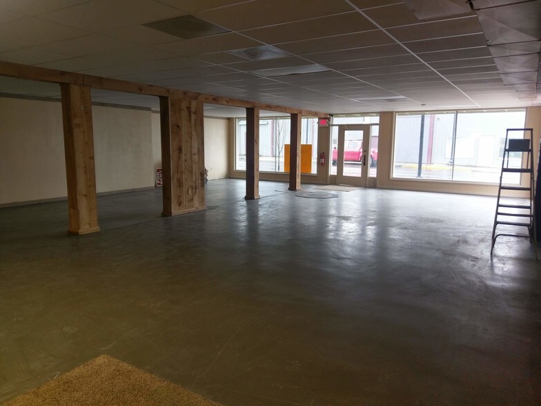 More Photos Of 108 Ross St, Molalla General Retail For Lease