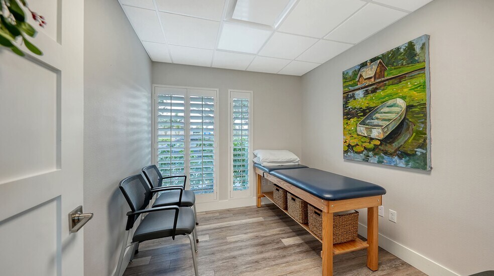 More Photos Of 1630 S Tuttle Ave, Sarasota Medical For Sale