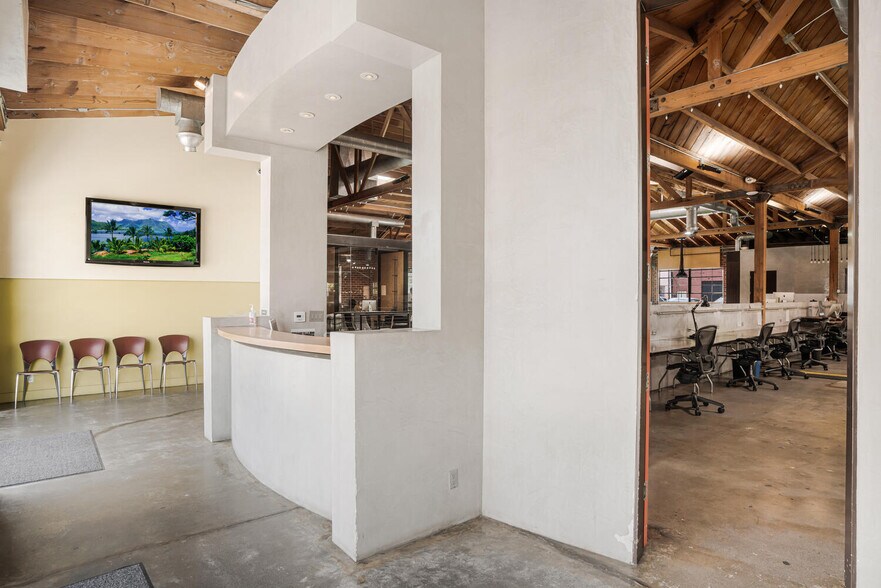 More Photos Of 2210 Broadway, Santa Monica Loft Creative Space For Lease