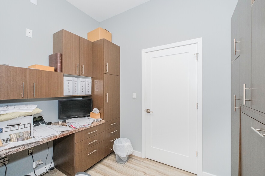 More Photos Of 1944-1952 Richmond Terrace, Staten Island Showroom For Lease