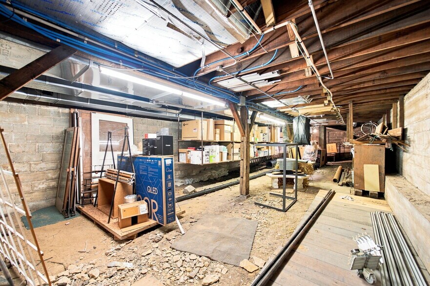 More Photos Of 121 E Bremer Ave, Waverly General Retail For Sale