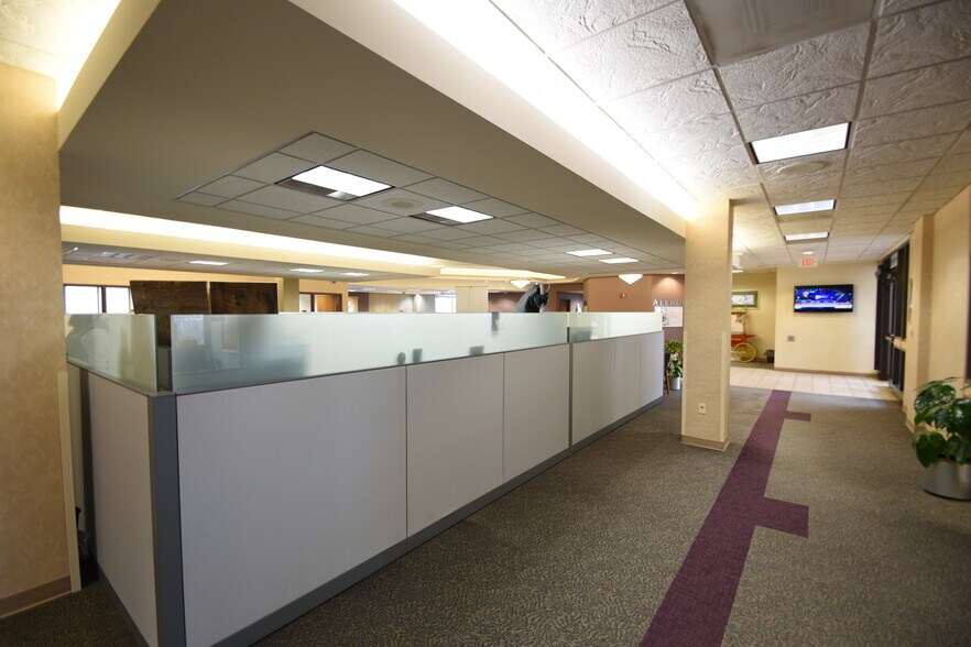 More Photos Of 901 13th Ave E, West Fargo Office For Sale