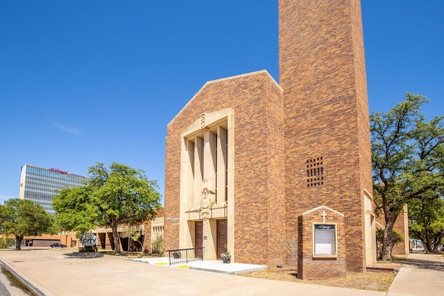 More Photos Of 1500 14th St, Lubbock Religious Facility For Sale