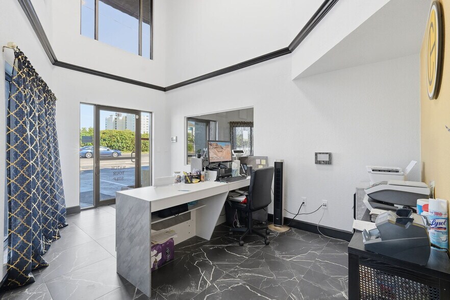 More Photos Of 10812 Gandy Blvd N, Saint Petersburg Medical For Lease