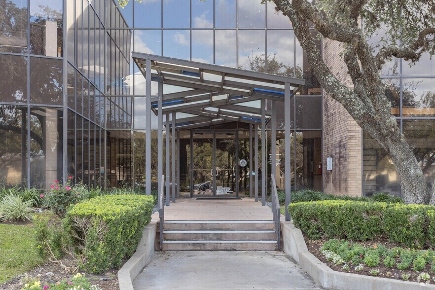 More Photos Of 10707 Corporate Dr, Stafford Coworking Space