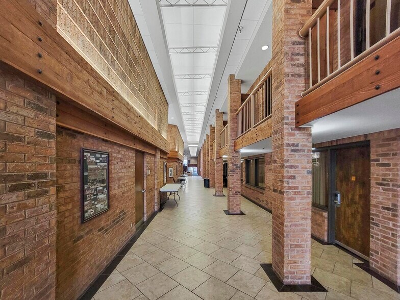 More Photos Of 850 S Bluff St, St George Hotel For Sale