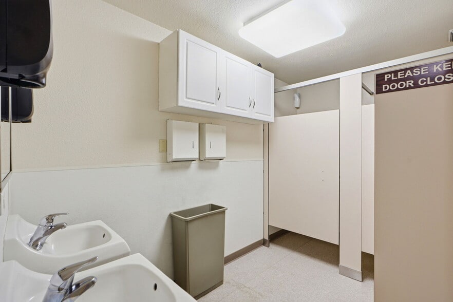 More Photos Of 1420 Healdsburg Ave, Healdsburg Flex For Sale